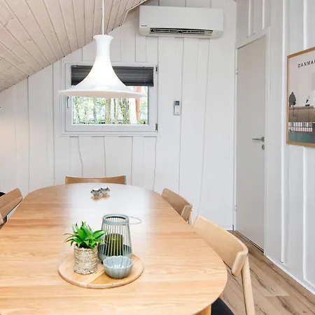 6 Person Holiday In Hemmet *
